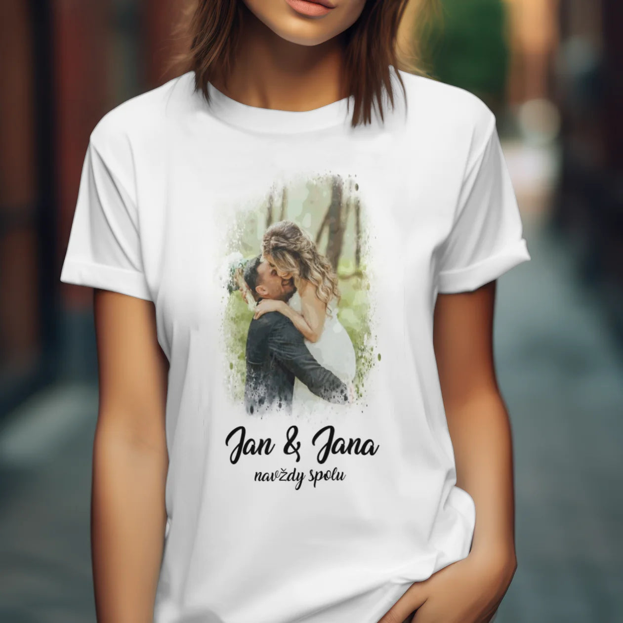 Tričko se svatebním motivem s vlastními texty a fotkou s automaticky vytvořeným rámečkem.