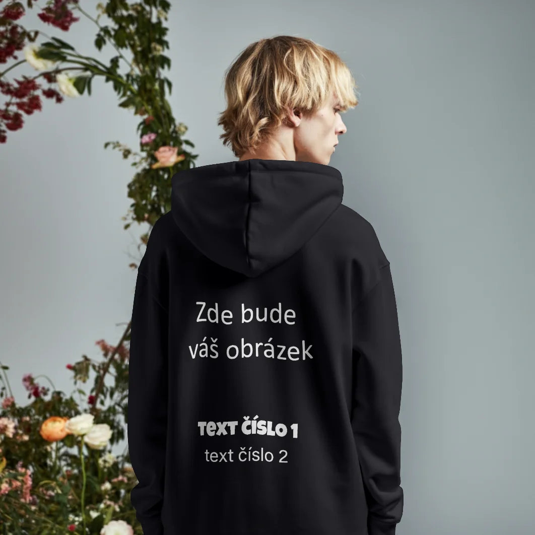 Týmová mikina s kapucí s vlastním potiskem dopředu i na záda.